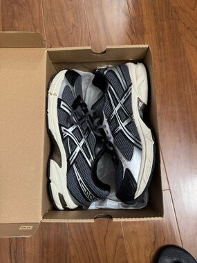 ASICS Men’s Black, Gray & White Athletic Running Shoes